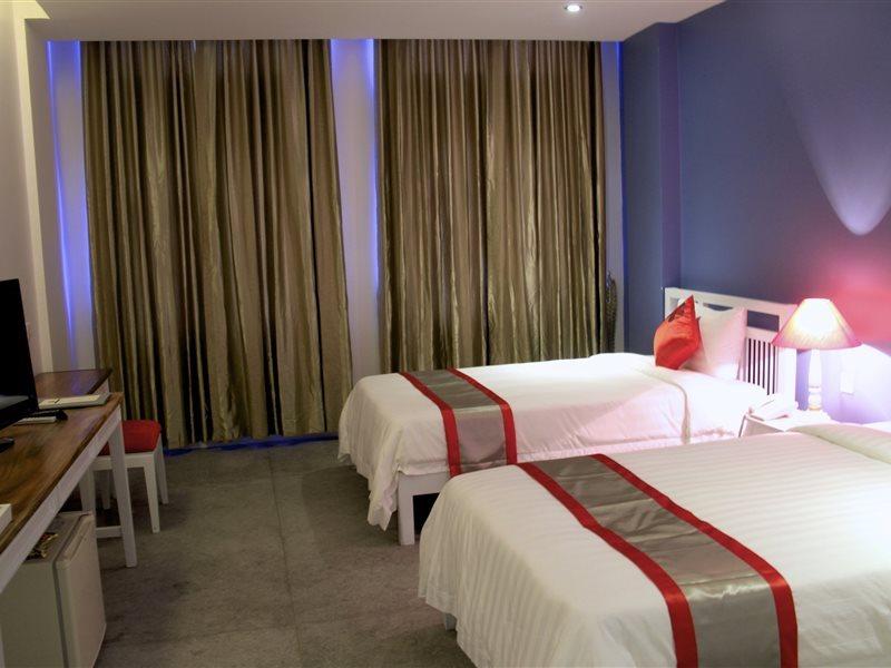 The Frangipani Royal Palace Hotel Phnom-Penh Buitenkant foto