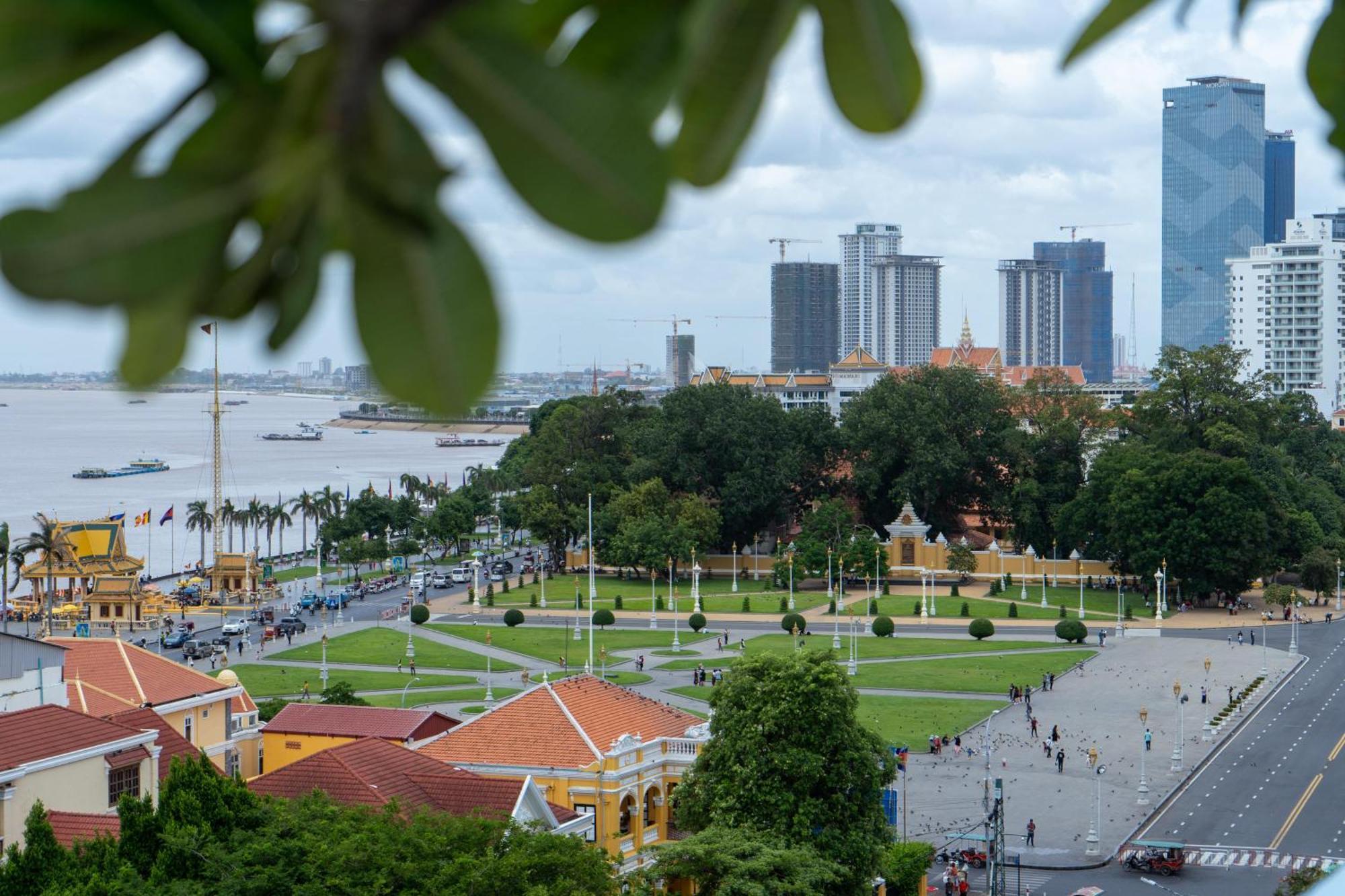 The Frangipani Royal Palace Hotel Phnom-Penh Buitenkant foto