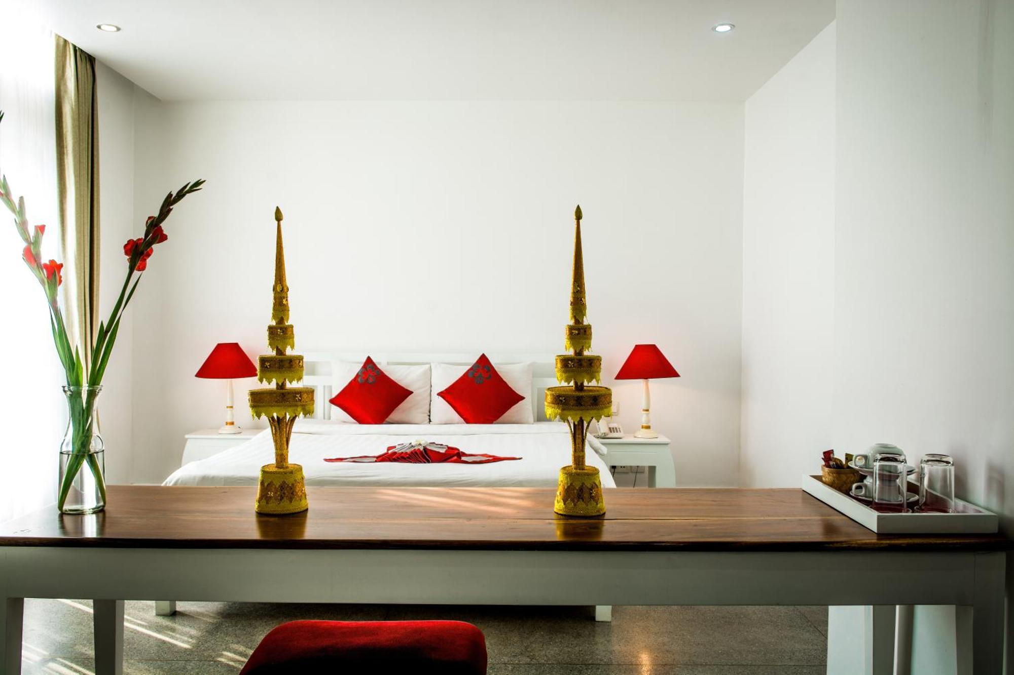The Frangipani Royal Palace Hotel Phnom-Penh Buitenkant foto