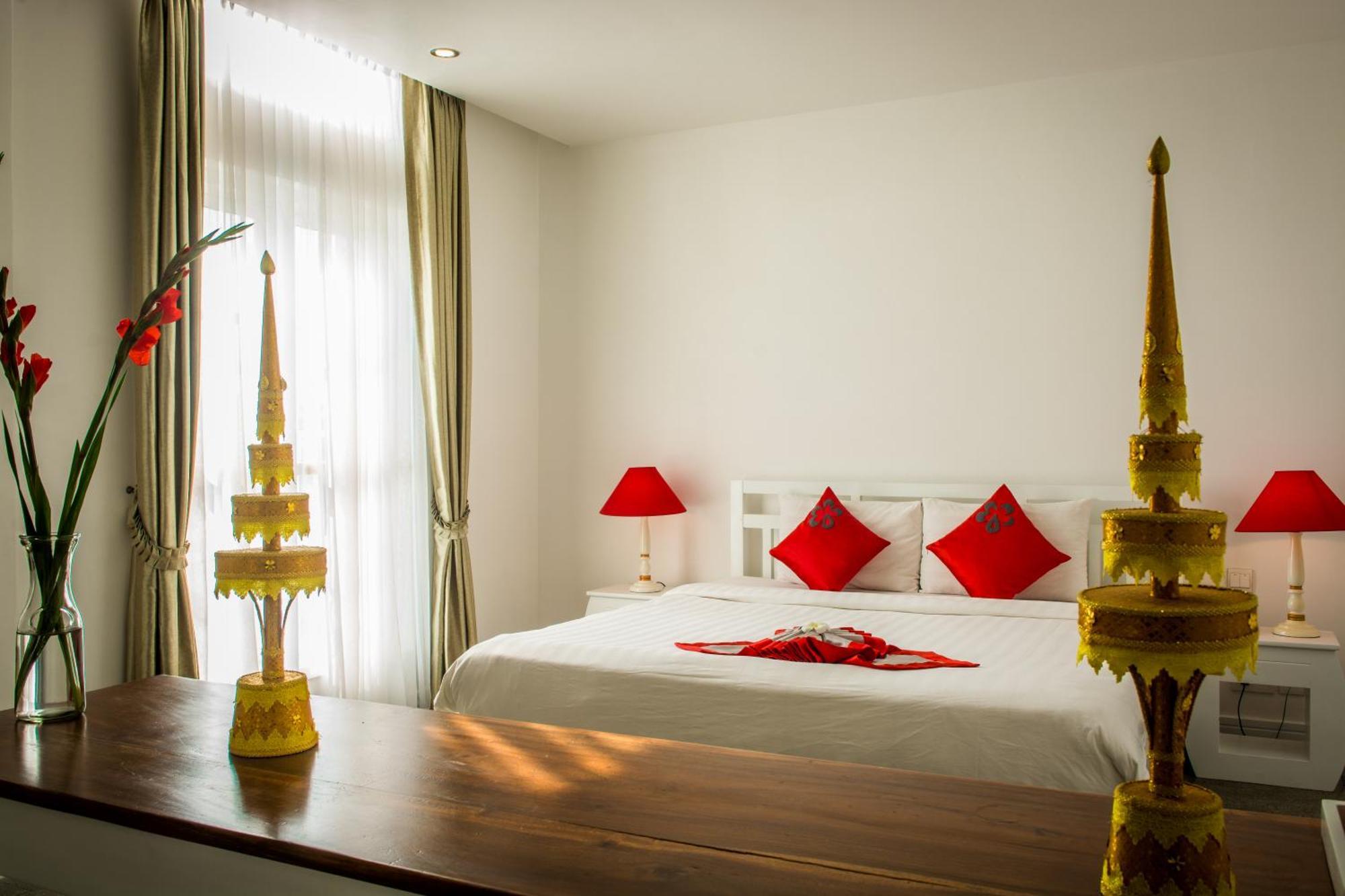 The Frangipani Royal Palace Hotel Phnom-Penh Buitenkant foto